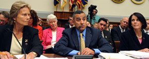 Eric Alva testifies before Congress in 2008.